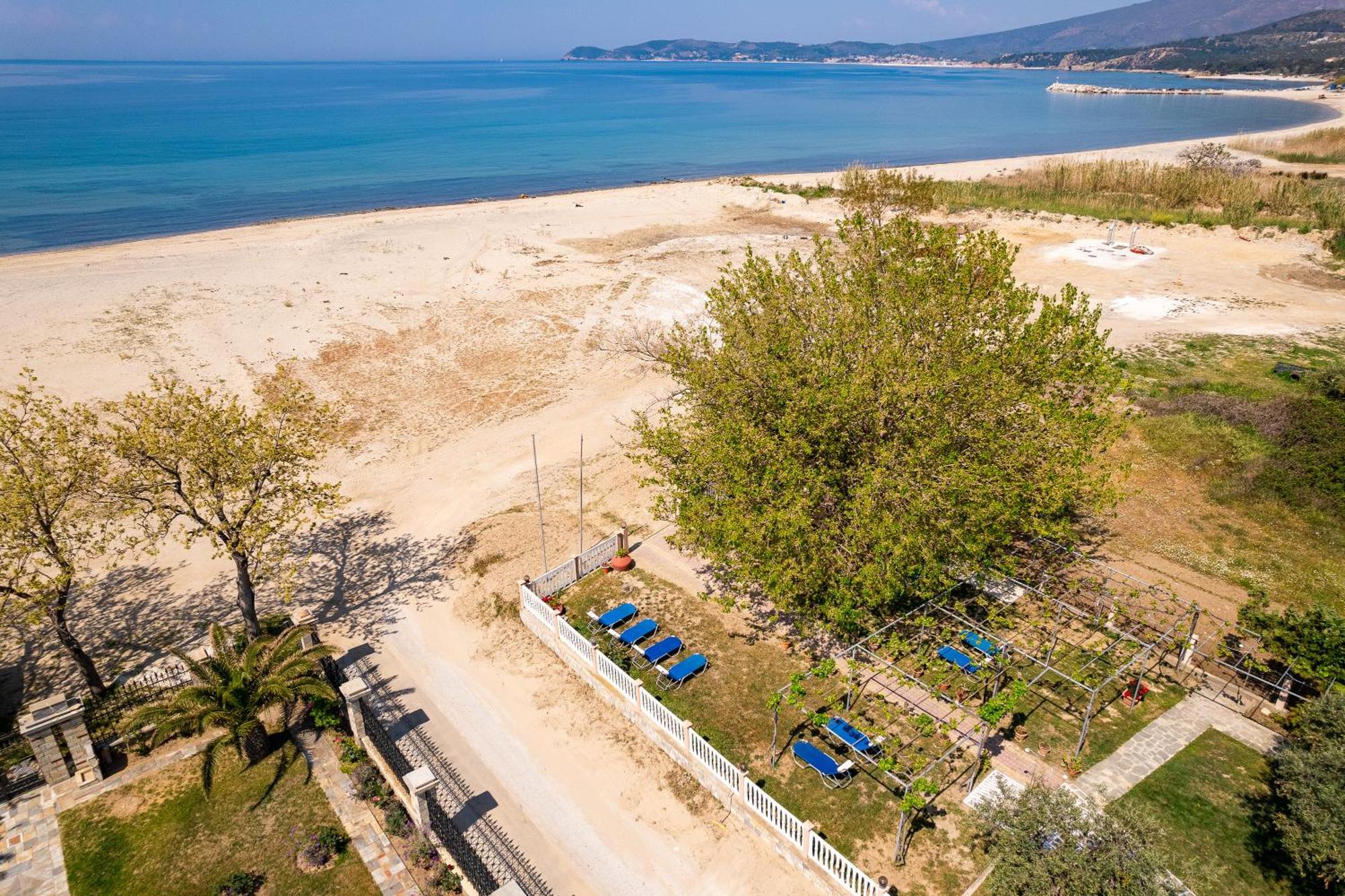 Opalium Beach Front Suites Потос Екстериор снимка