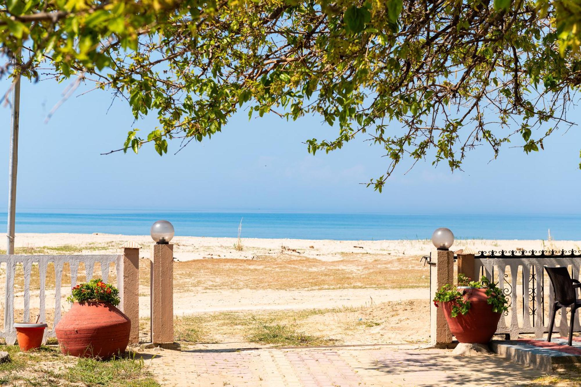 Opalium Beach Front Suites Потос Екстериор снимка