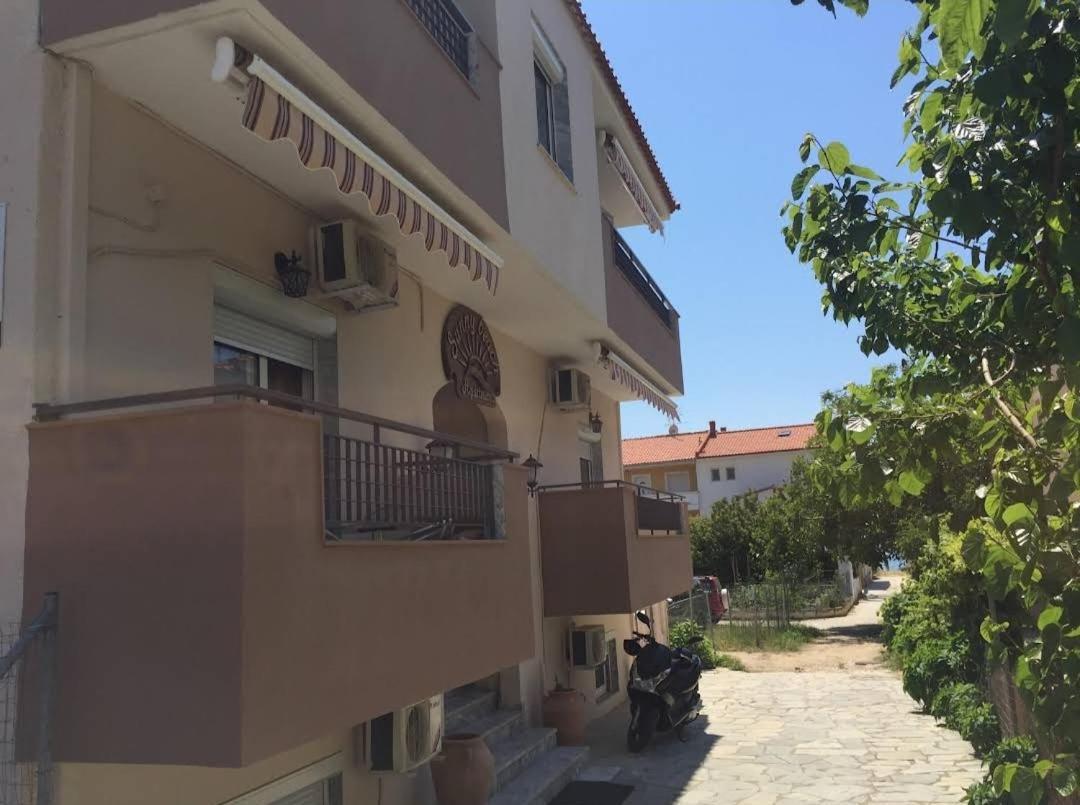 Opalium Beach Front Suites Потос Екстериор снимка