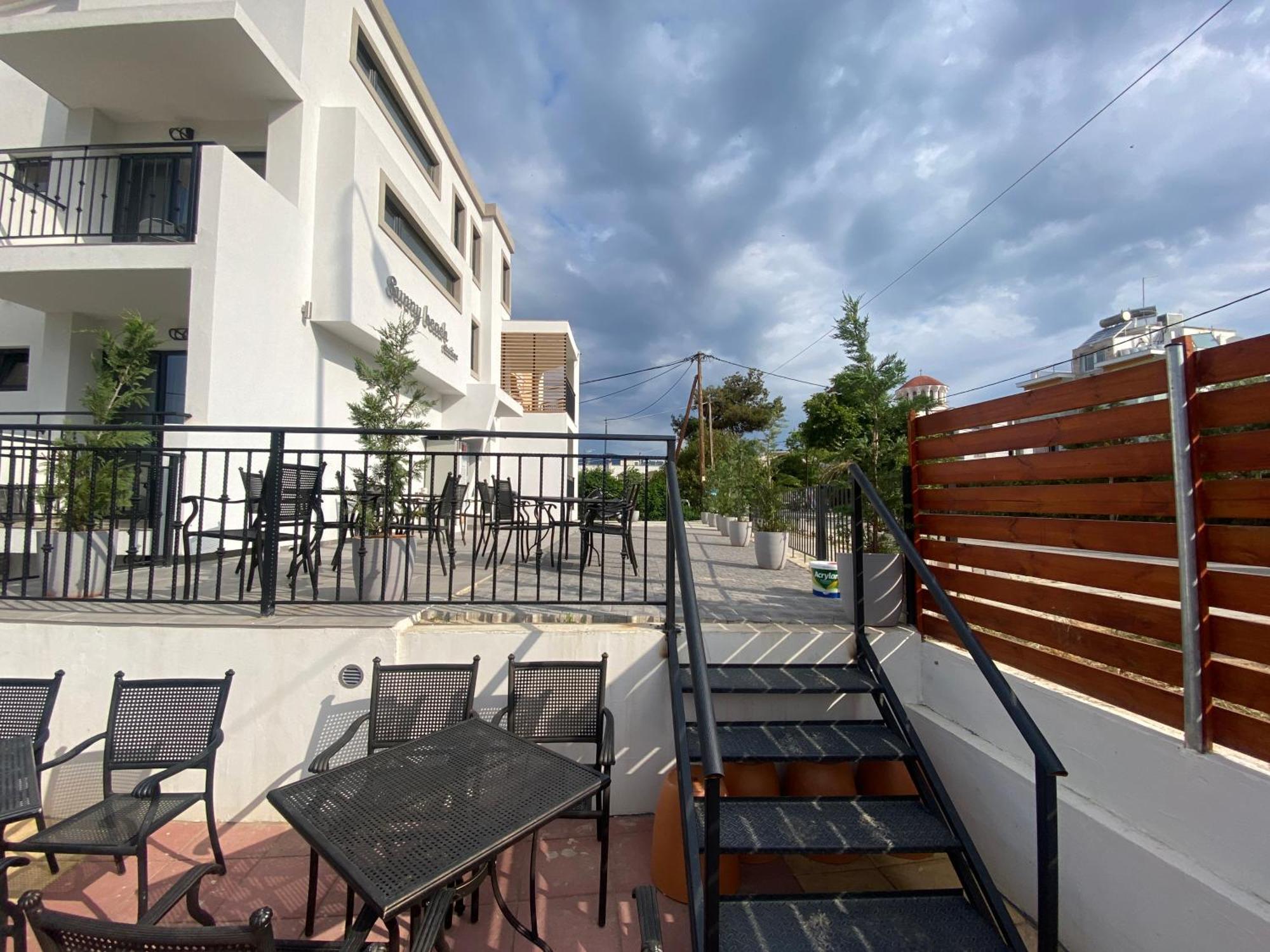 Opalium Beach Front Suites Потос Екстериор снимка