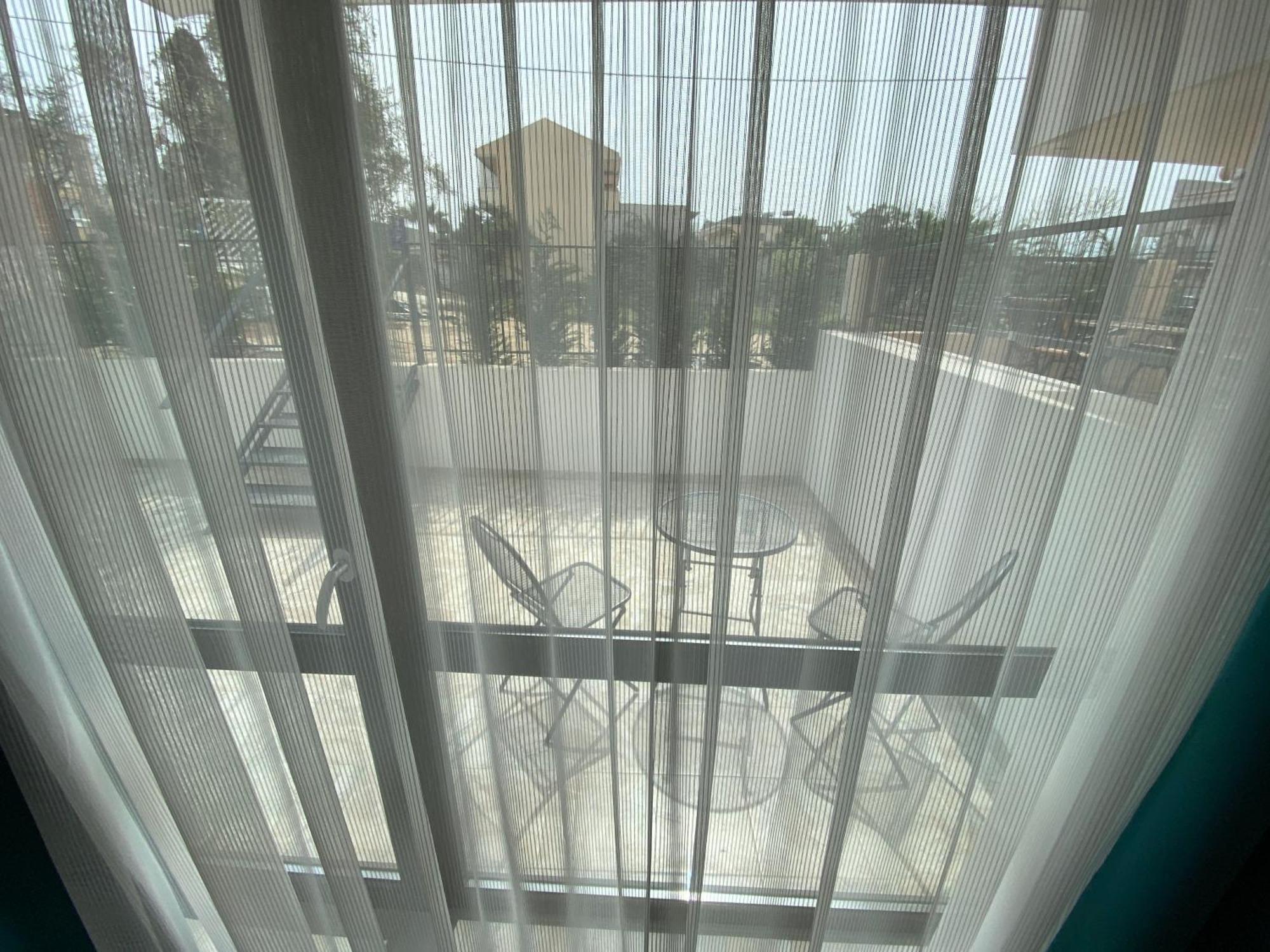 Opalium Beach Front Suites Потос Екстериор снимка