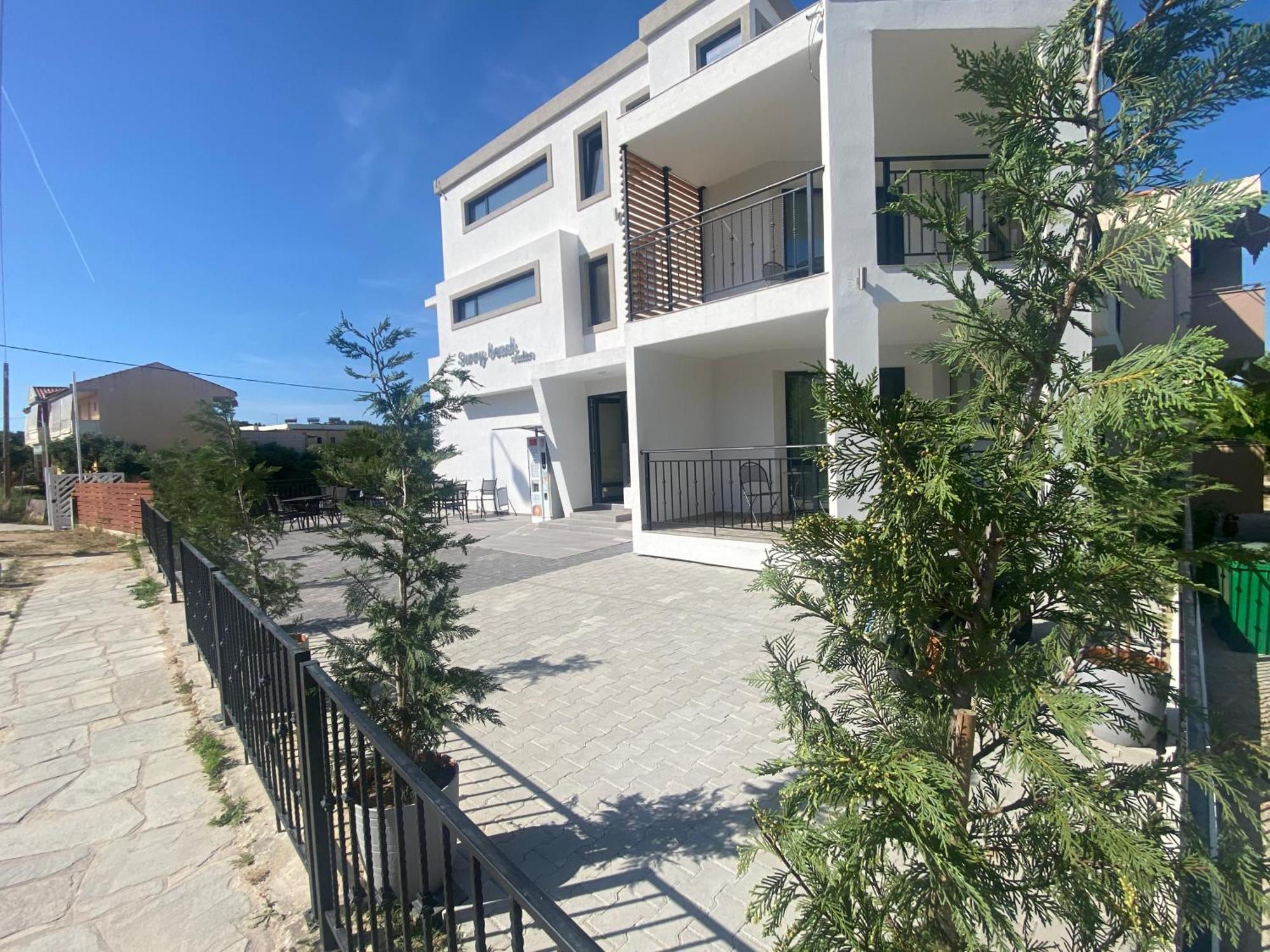 Opalium Beach Front Suites Потос Екстериор снимка