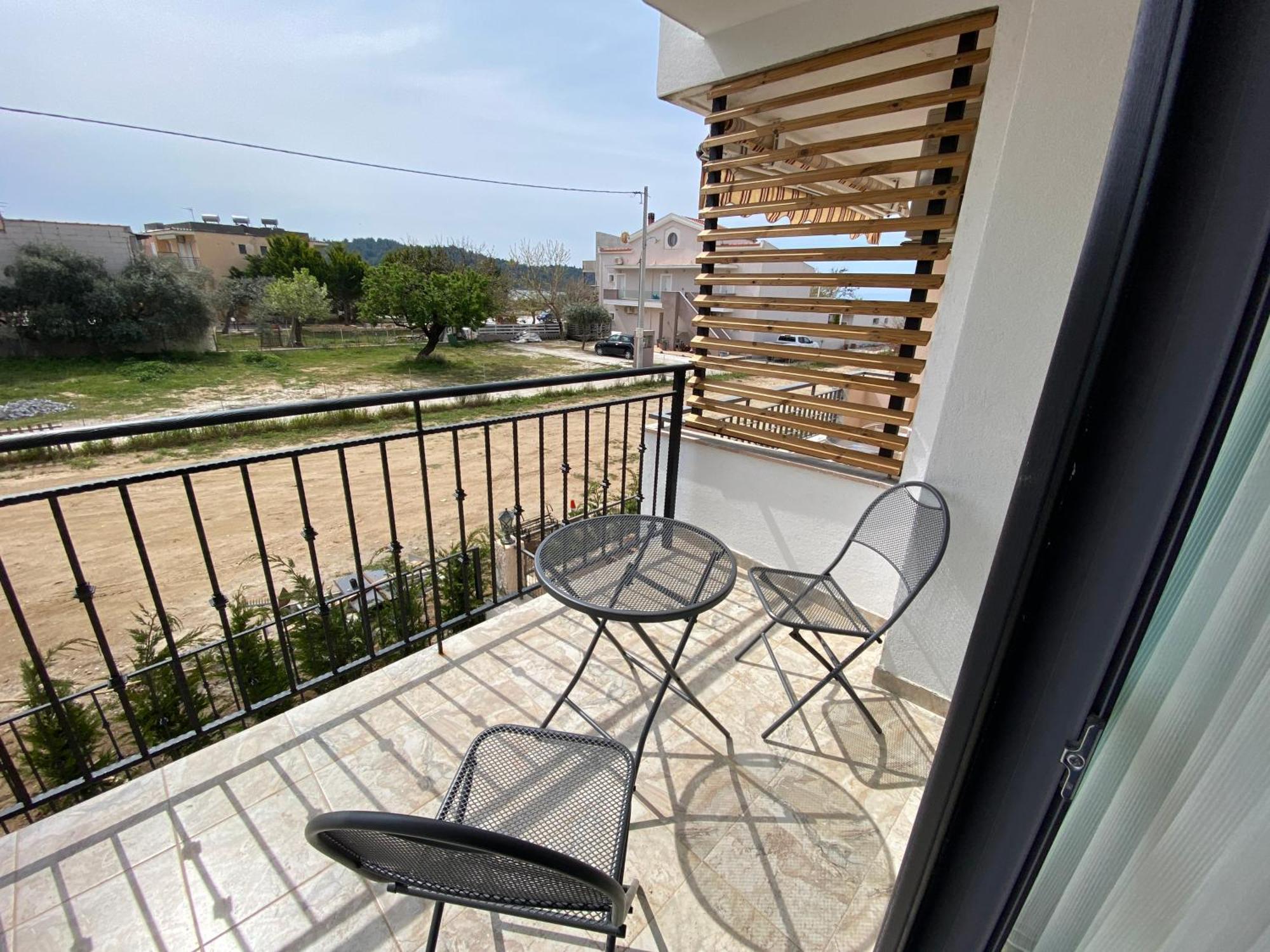 Opalium Beach Front Suites Потос Екстериор снимка
