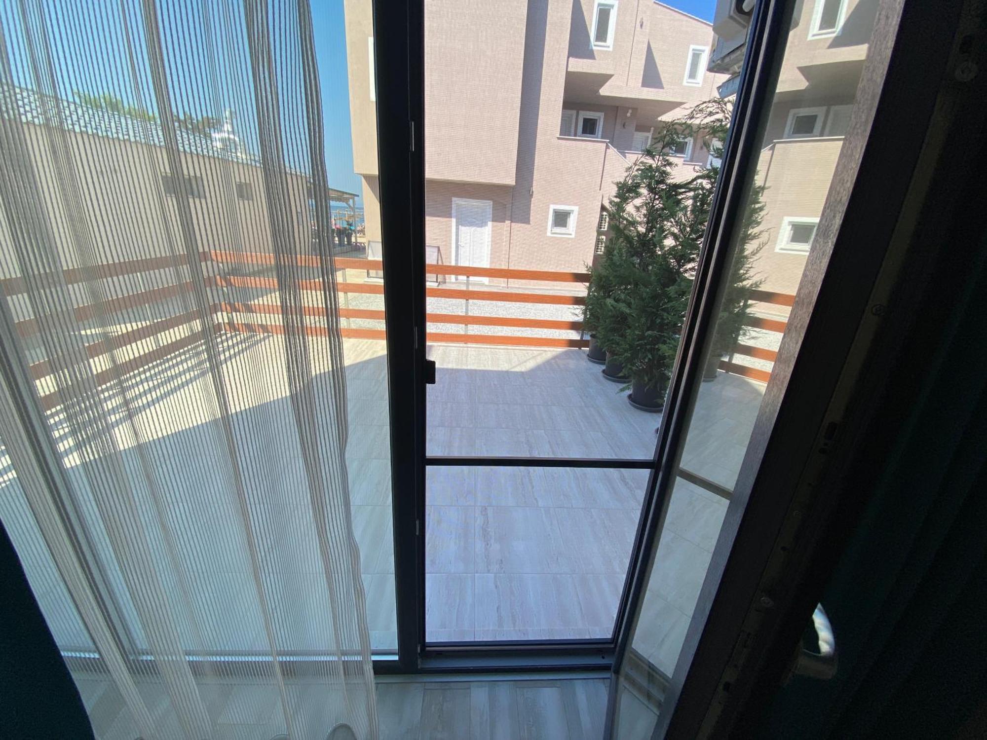 Opalium Beach Front Suites Потос Екстериор снимка