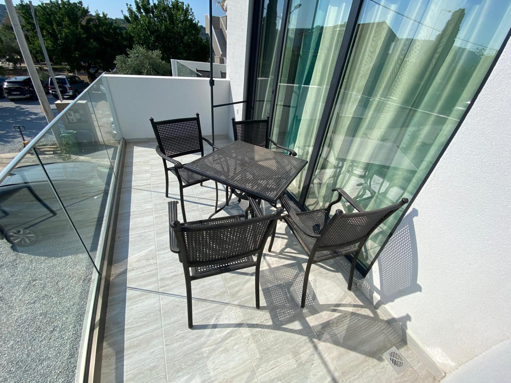 Opalium Beach Front Suites Потос Екстериор снимка