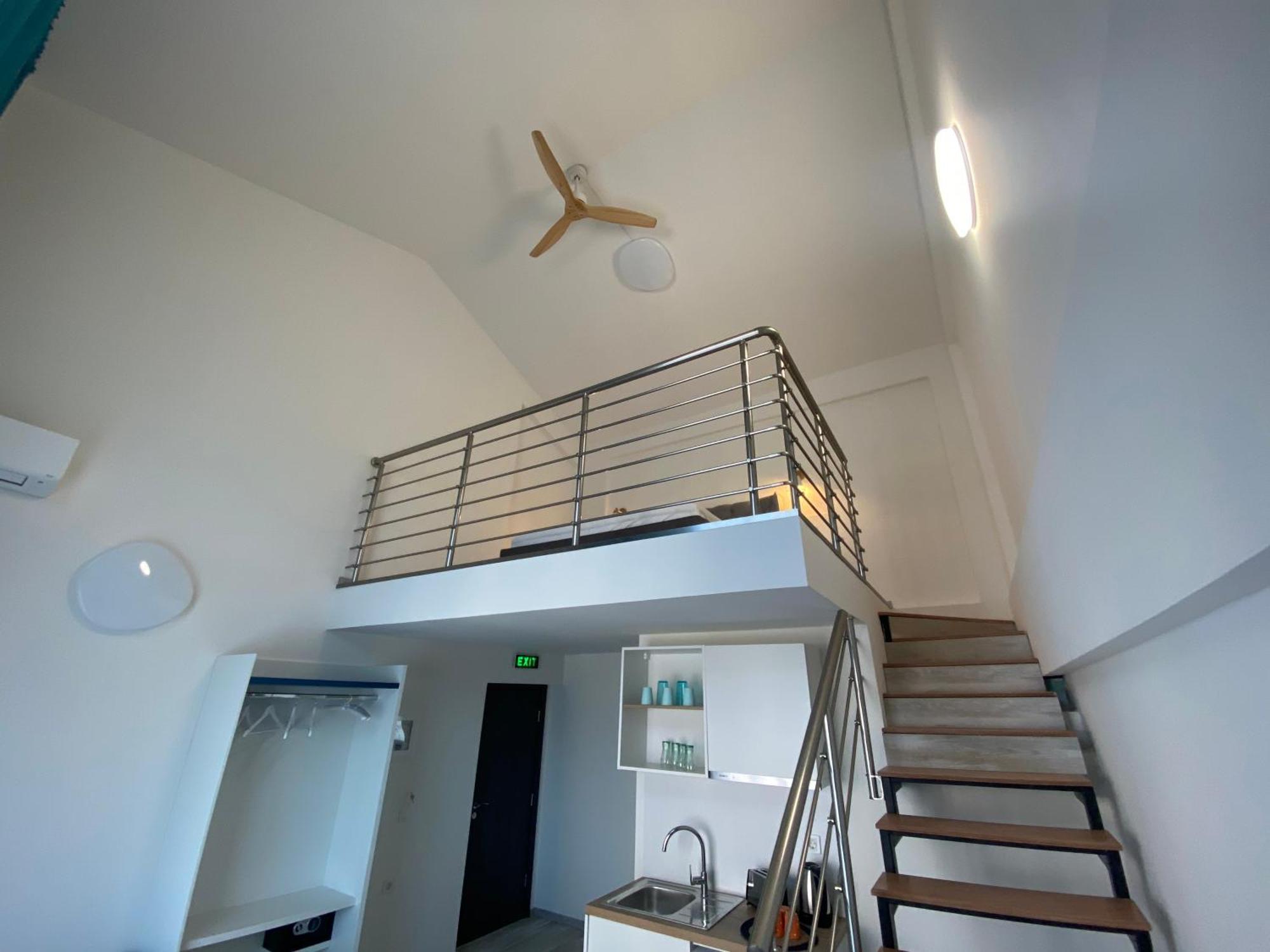 Opalium Beach Front Suites Потос Екстериор снимка