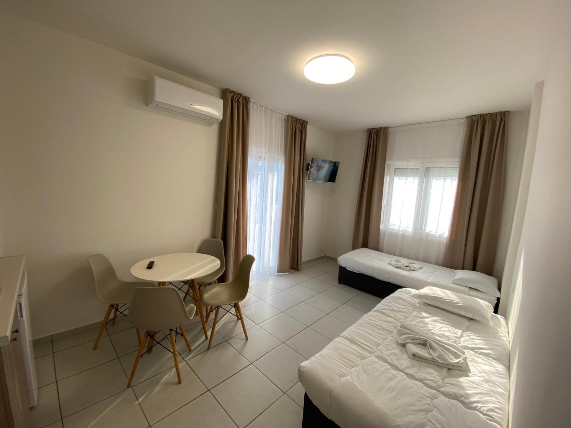 Opalium Beach Front Suites Потос Екстериор снимка