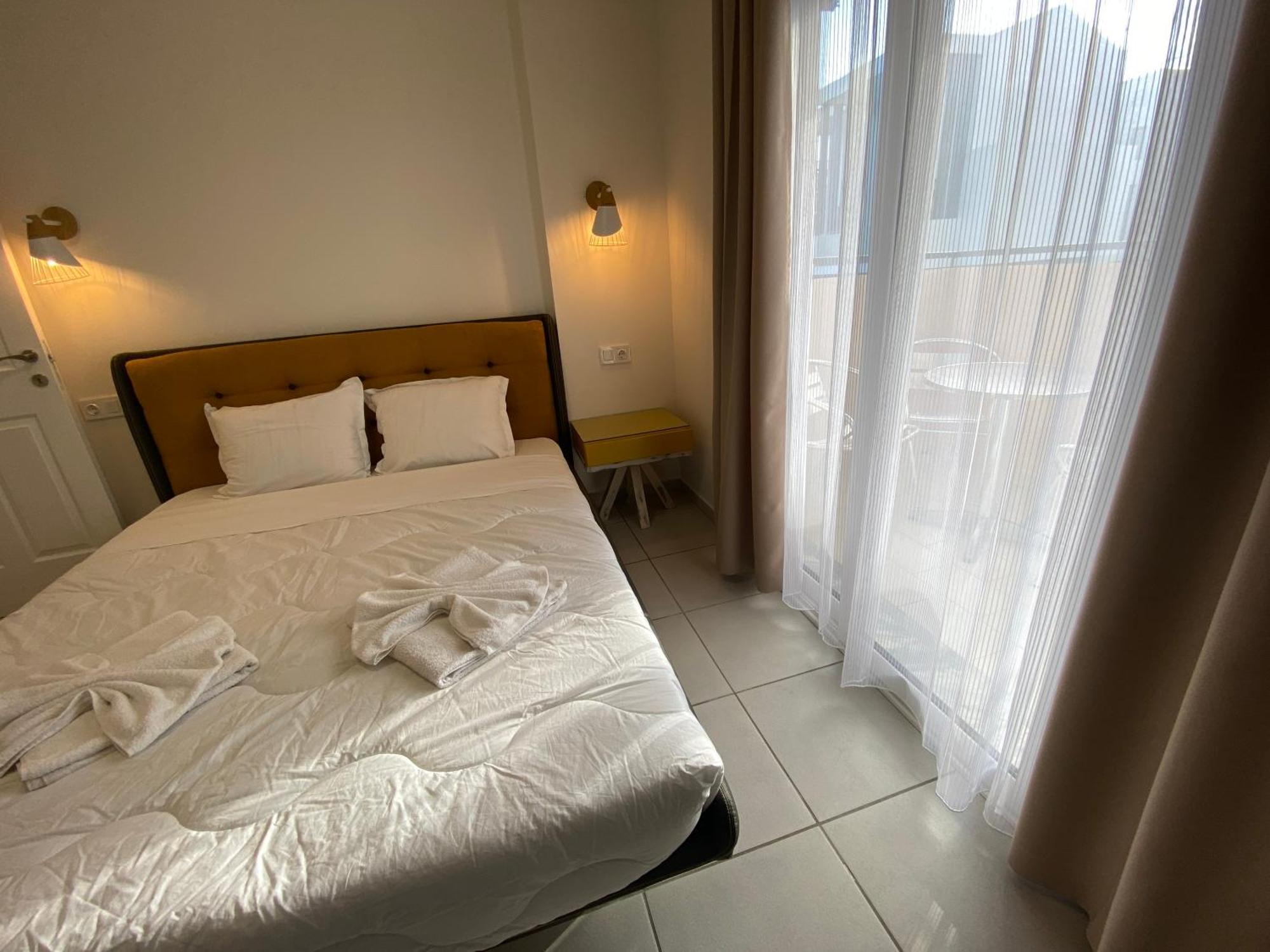 Opalium Beach Front Suites Потос Екстериор снимка
