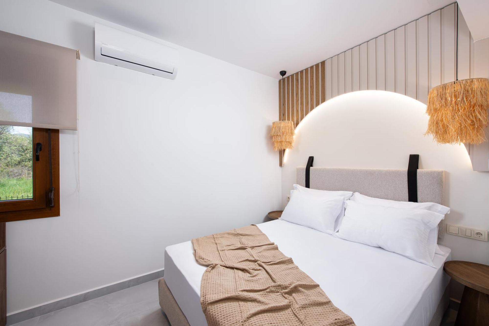 Opalium Beach Front Suites Потос Екстериор снимка