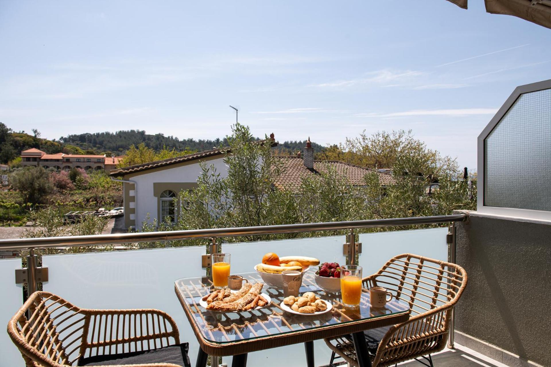Opalium Beach Front Suites Потос Екстериор снимка