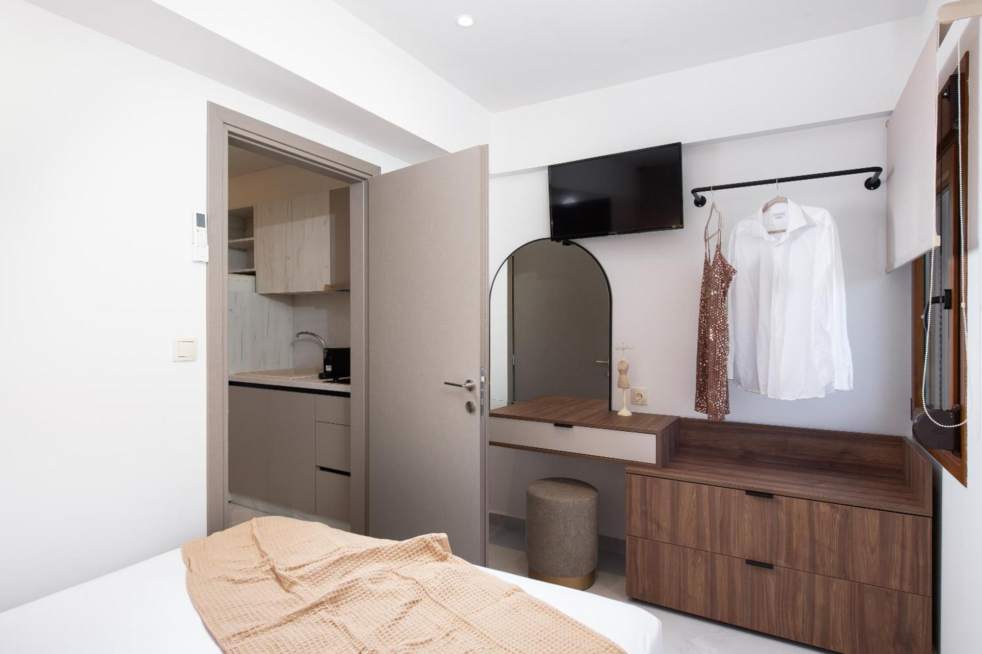 Opalium Beach Front Suites Потос Екстериор снимка