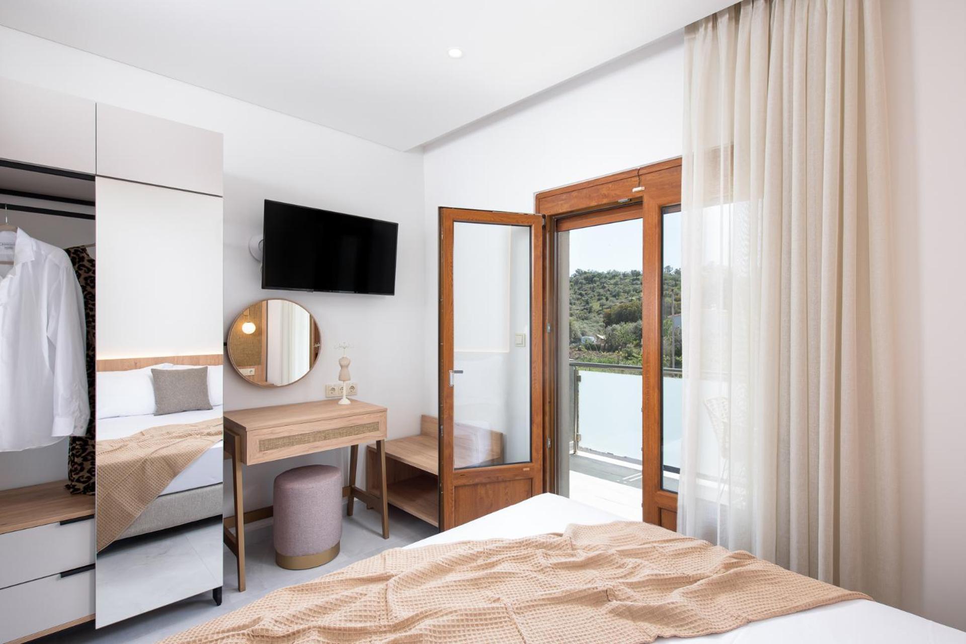 Opalium Beach Front Suites Потос Екстериор снимка