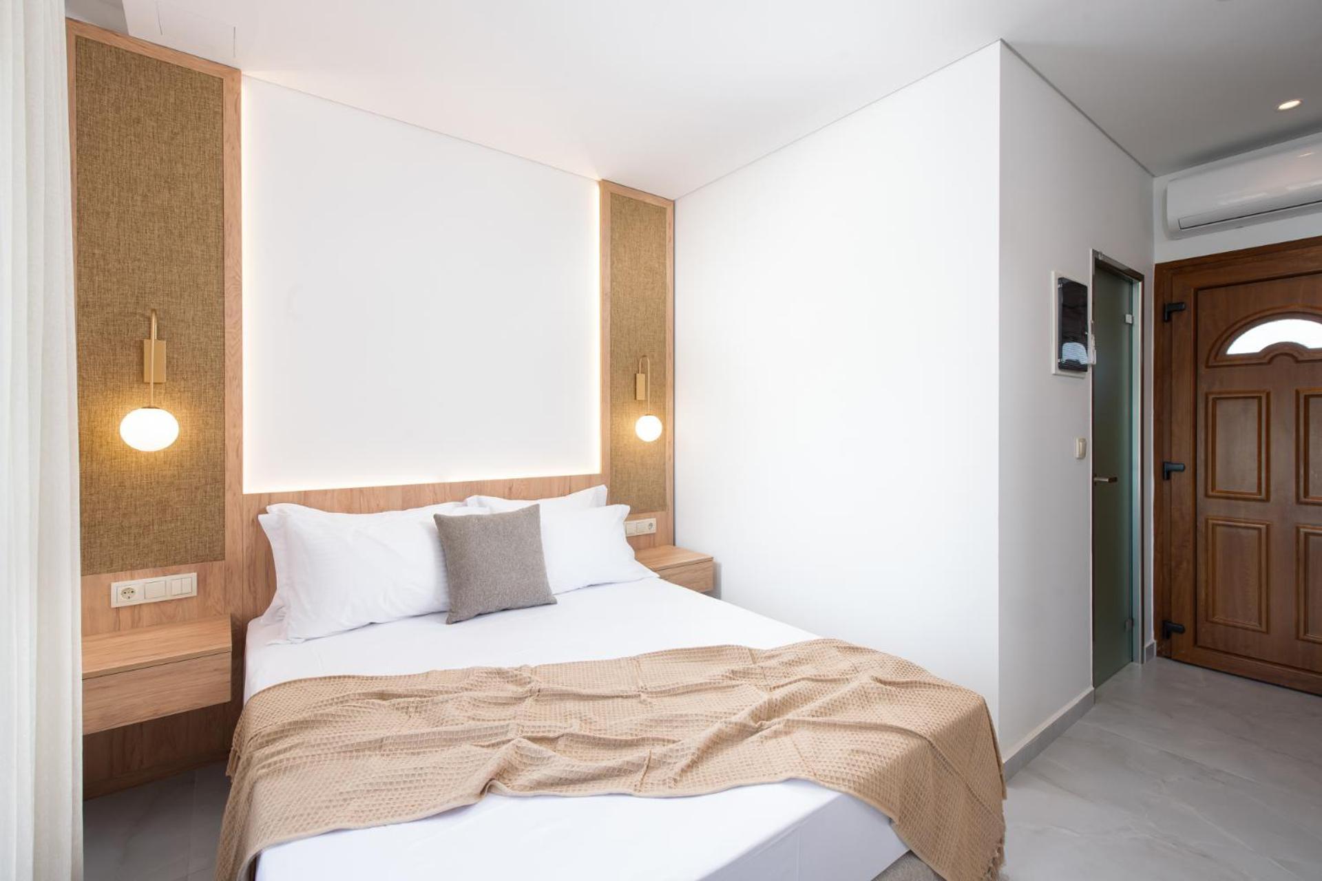 Opalium Beach Front Suites Потос Екстериор снимка