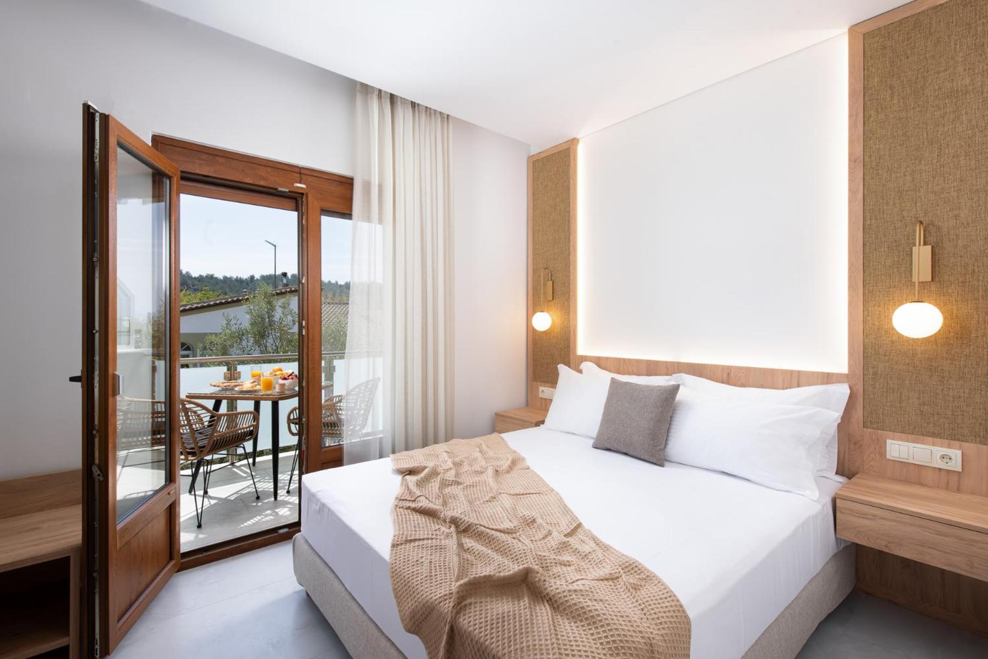 Opalium Beach Front Suites Потос Екстериор снимка